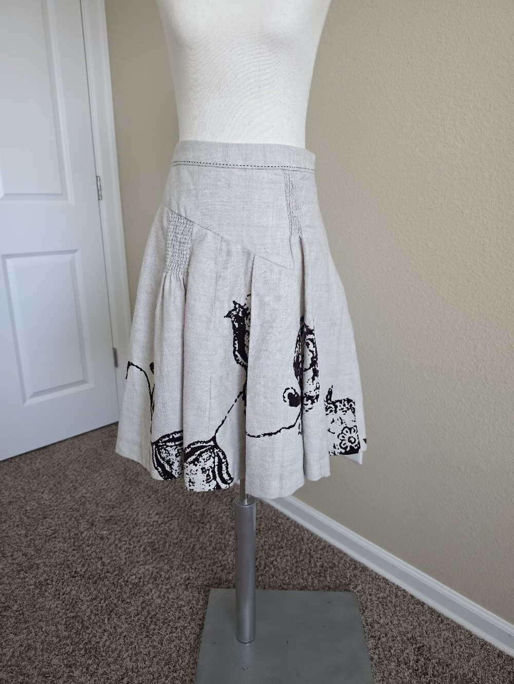 Vintage Beige Wool Skirt with Floral Print Detail Size 2